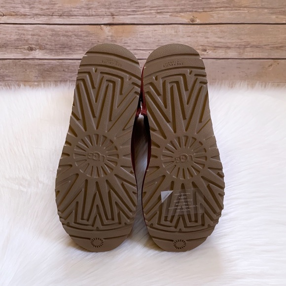 UGG Classic Short II Boots - Picture 8 of 8